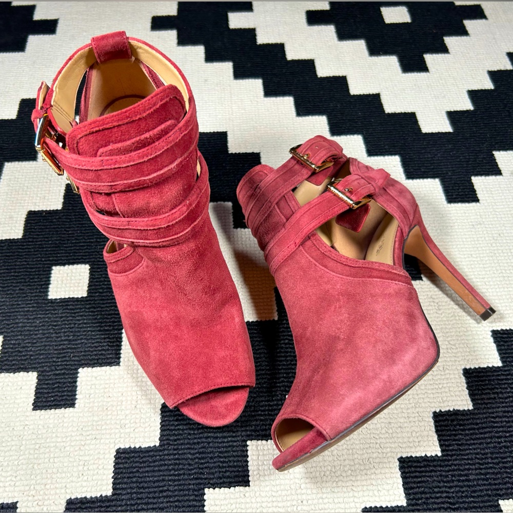 MICHAEL MICHAEL KORS, suede heels!!